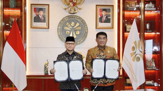 Lindungi Pekerja Migran, Gubernur Yulius Selvanus Teken MoU dengan BP2MI  