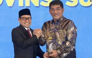 Gubernur Yulius Selvanus menerima penghargaan National Governance Awards 2026 di Jakarta, sebagai bukti komitmen Pemprov Sulut dalam meningkatkan kualitas layanan kesehatan dan inovasi publik.