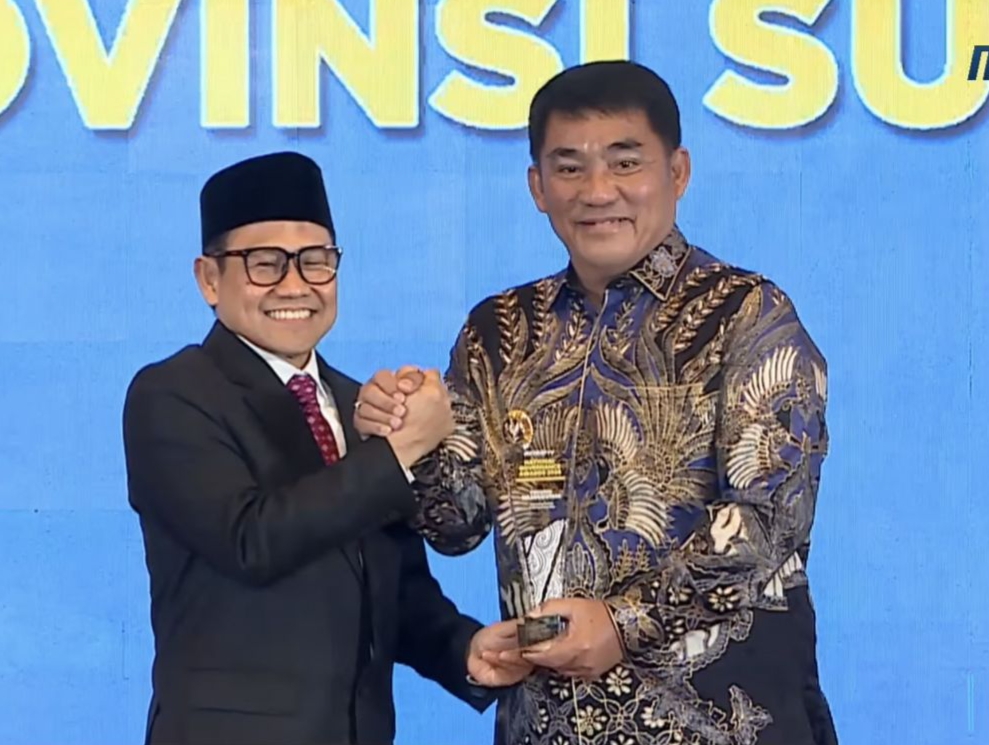 Gubernur Yulius Selvanus menerima penghargaan National Governance Awards 2026 di Jakarta, sebagai bukti komitmen Pemprov Sulut dalam meningkatkan kualitas layanan kesehatan dan inovasi publik.