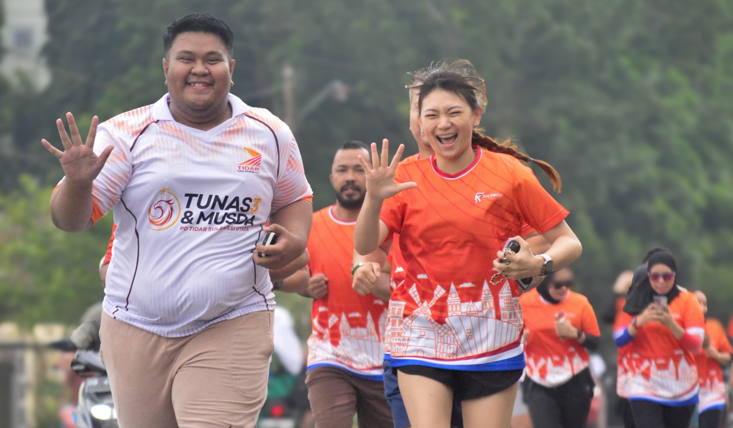 Ivan Manggo dan Nisia Moraya Tewu memimpin aksi lari sehat TIDAR Sulut di Kotamobagu.