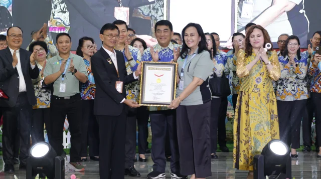 Rekor Dunia: 2.000 Anak Sulut Warnai Telur Paskah