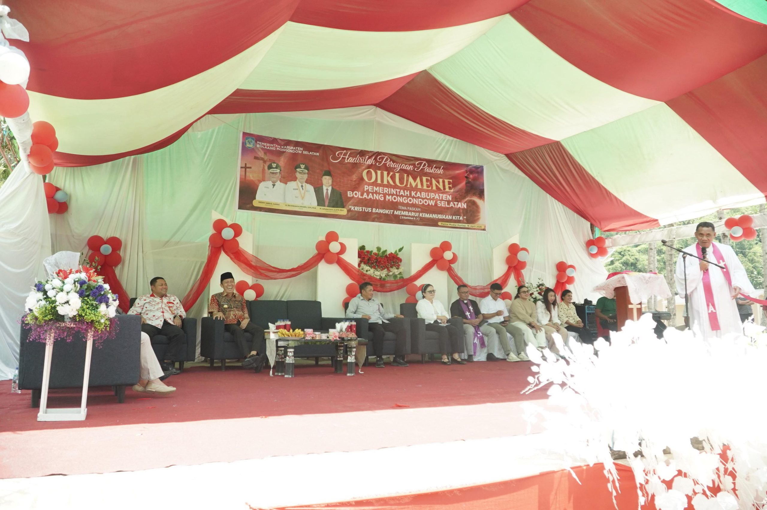 Perayaan Paskah Oikumene 2026 di Huntap Desa Modisi, Kecamatan Pinolosian Timur, yang dihadiri langsung oleh Bupati Bolsel Iskandar Kamaru bersama jajaran pemerintah daerah.