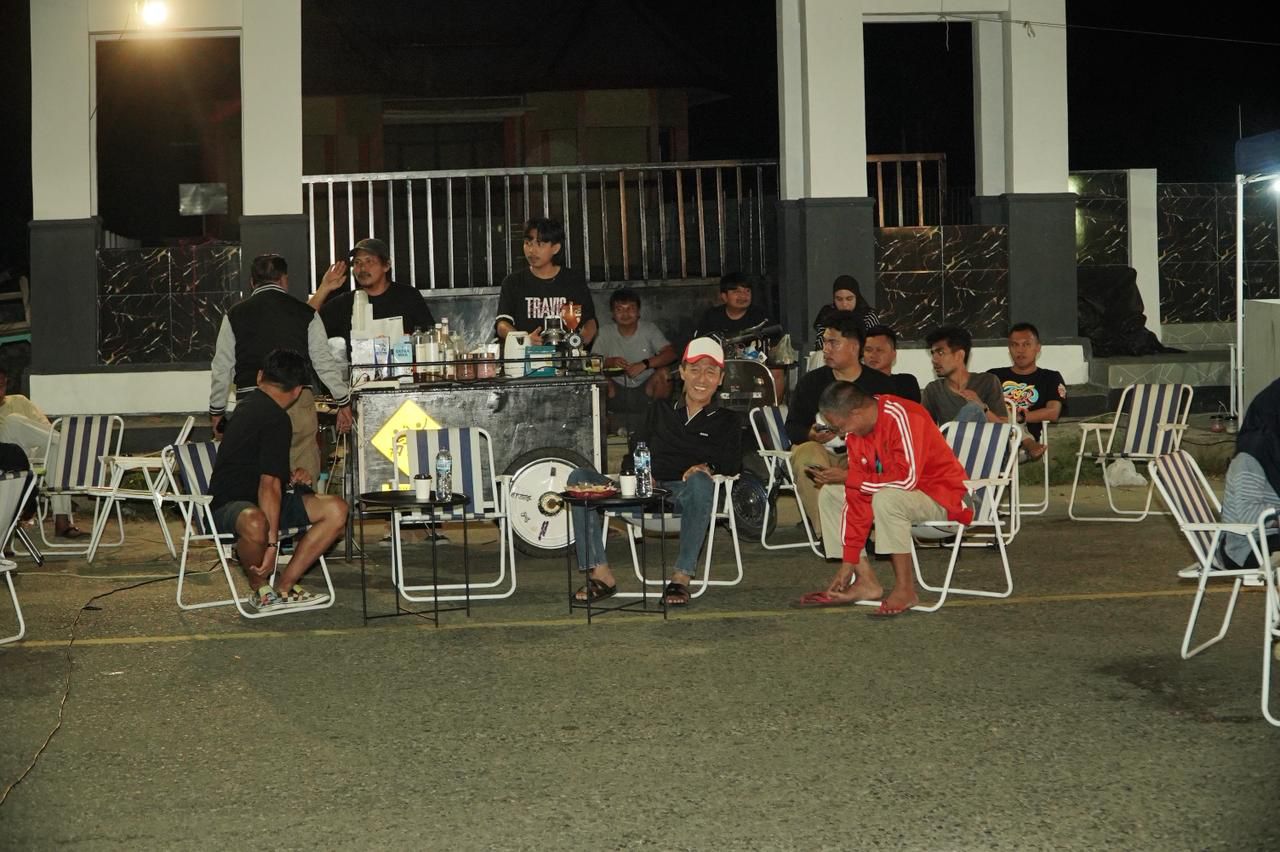 Bupati Bolsel Iskandar Kamaru meninjau aktivitas UMKM di kawasan Gate Marligo, Sabtu (25/04/2026), sebagai upaya mendorong pertumbuhan ekonomi masyarakat.