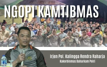 Irjen Pol. Kalingga Rendra Raharja, Kakorbinmas Baharkam Polri, saat menyampaikan arahan dalam kegiatan Ngopi Kamtibmas di Lapangan Aruman, Kotamobagu Selatan, Jumat (10/04/2026).