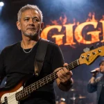 Thomas Ramdhan, bassist band Gigi, tampil di atas panggung dalam konser di Jakarta, 2025. Dalam unggahan terbarunya di Instagram, ia mengisyaratkan akan mengakhiri kebersamaan dengan Gigi pada 25 April 2026. Foto: Ist