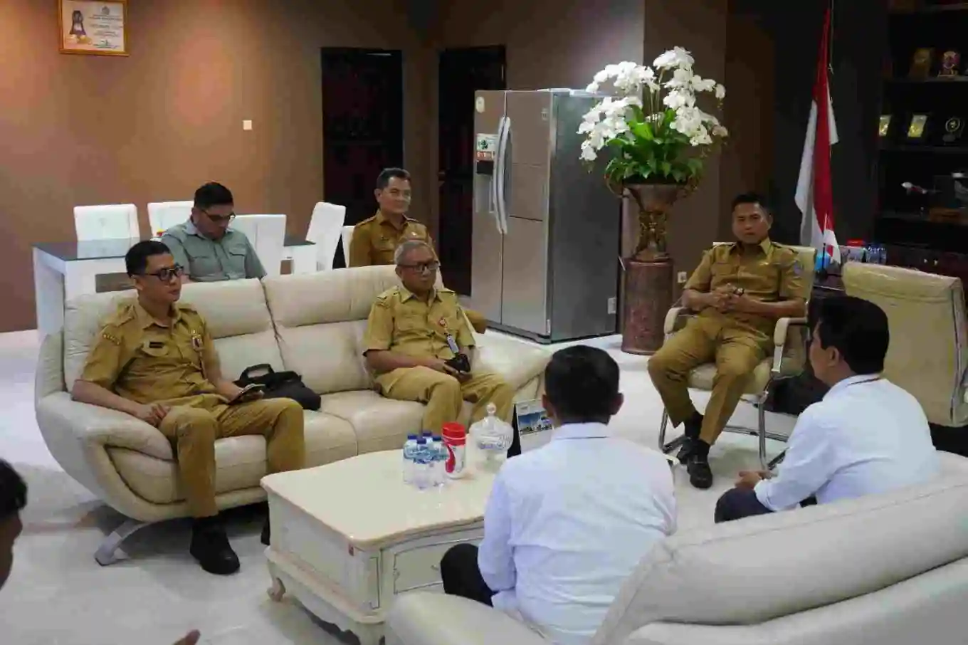 Sekprov Sulut Tahlis Gallang (kanan) saat menerima kunjungan Kepala BPS Sulut Dr. Watekhi (kiri) guna membahas persiapan Sensus Ekonomi 2026 di Manado, Selasa (5/5/2026). Sumber: Dok. Humas Pemprov Sulut
