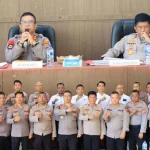 Kapolres Boltim AKBP Golfried Hasiholan, S.H., M.Si., saat memberikan arahan dalam kegiatan Pembinaan dan Analisa Evaluasi (Anev) di Aula Sanika Satyawada, Senin (4/5/2026).