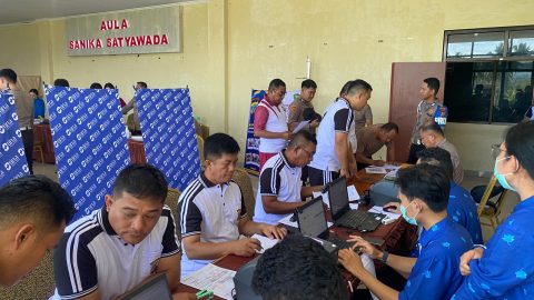 Tim medis Biddokes Polda Sulut melakukan serangkaian pemeriksaan kesehatan berkala (Rikkesla) terhadap personel Polres Boltim di Aula Sanika Satyawada, Kamis (7/5/2026). Foto: Humas Polres Boltim