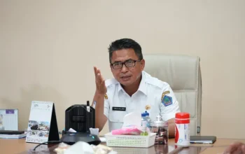 Sekprov Sulut Tahlis Gallang (Tengah) saat memimpin Rakor Teknis beasiswa Kedokteran Unima bersama jajaran Dinas Pendidikan dan Unima di Manado, Kamis (14/5/2026).