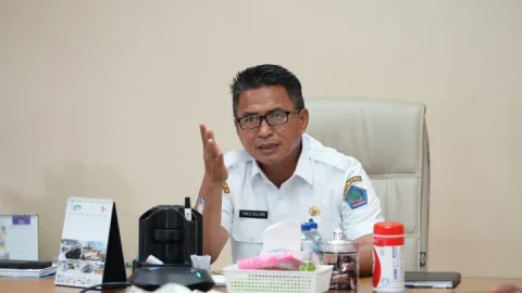 Sekprov Sulut Tahlis Gallang (Tengah) saat memimpin Rakor Teknis beasiswa Kedokteran Unima bersama jajaran Dinas Pendidikan dan Unima di Manado, Kamis (14/5/2026).