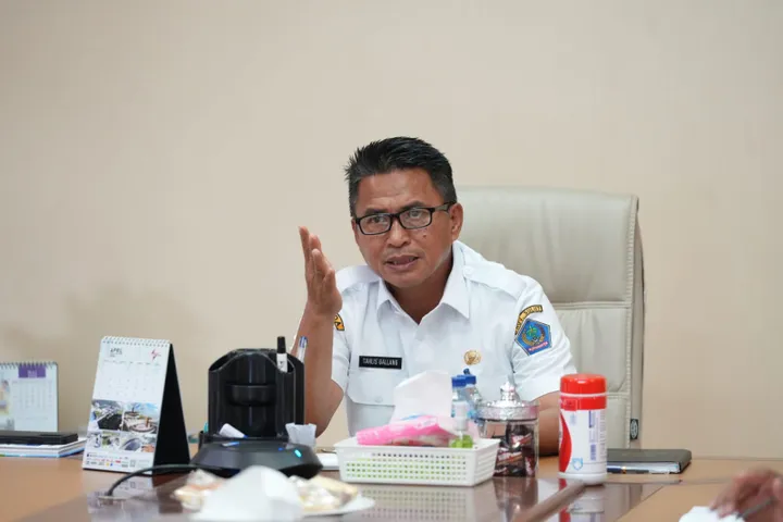 Sekprov Sulut Tahlis Gallang (Tengah) saat memimpin Rakor Teknis beasiswa Kedokteran Unima bersama jajaran Dinas Pendidikan dan Unima di Manado, Kamis (14/5/2026).
