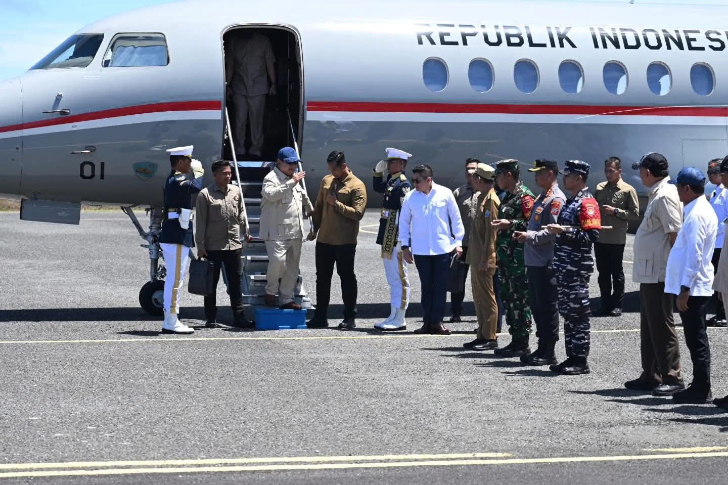 Kunjungan Presiden Prabowo ke Miangas membawa pesan kedaulatan NKRI. Sementara itu, Gubernur Yulius Selvanus tetap siaga di Manado atas instruksi "Satu Komando" untuk menjaga stabilitas Sulut.