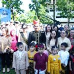 Gubernur Yulius Selvanus bersama jajaran Forkopimda, tenaga pendidik, dan siswa saat peringatan Hari Pendidikan Nasional 2026 di Manado, Sabtu (2/5). Momentum ini menegaskan komitmen Sulut dalam mendorong strategi Deep Learning dan peningkatan kualitas guru. (Sumber: Humas Pemprov Sulut)