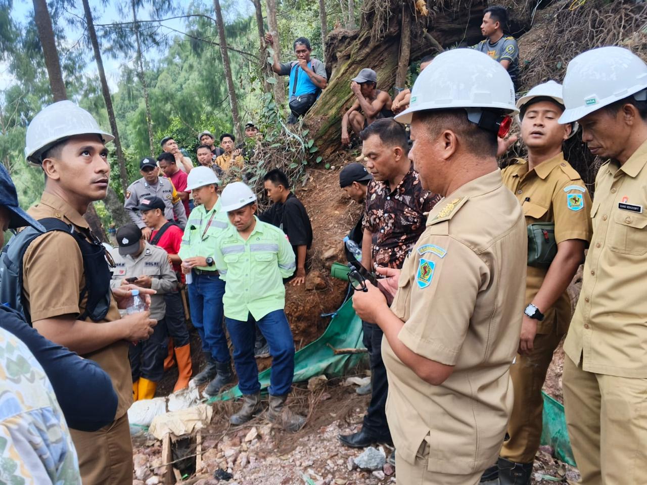 Pemerintah Kecamatan Lolayan bersama Pemerintah Desa Bakan memfasilitasi pengukuran ulang batas lahan di areal Mainridge Barat, Desa Bakan, Bolmong, dengan menghadirkan pihak perusahaan PT JRBM dan kuasa hukum Djamaludin Ismail untuk menjaga kepastian hukum serta mencegah konflik.