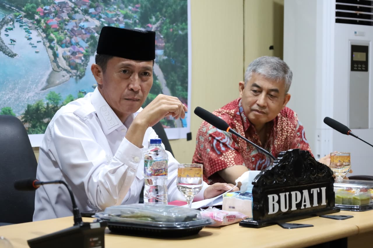Bupati Bolaang Mongondow Selatan Iskandar Kamaru saat membuka Konsultasi Publik I Penyusunan RTRW dan KLHS Bolsel Tahun 2027–2047 di Ruang Berkah, Kantor Bupati, Panango, Rabu (13/5/2026).