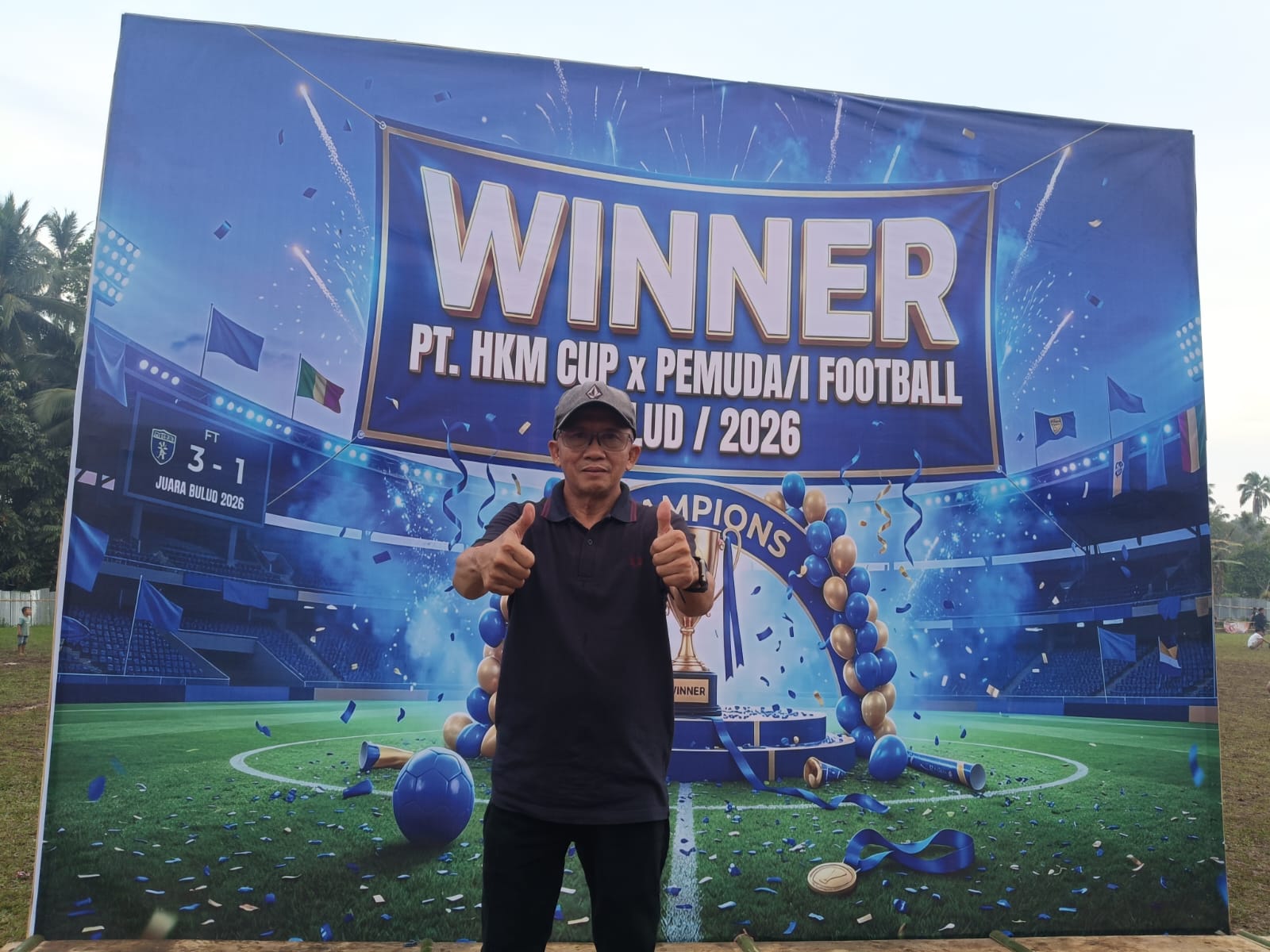 Ronni Hamim, Direktur PT. HKM, memberikan apresiasi kepada panitia dan masyarakat atas suksesnya PT. HKM Cup x Pemuda Bulud 2026. 3. Ucapan terima kasih Direktur PT. HKM, Ronni Hamim, kepada masyarakat Bulud yang selalu ia cintai.