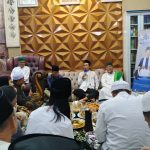 Ustadz Abdul Somad (UAS) menepati janji silaturahmi ke kediaman Muhammad Alfian Arisa di Kotamobagu, disambut hangat keluarga, tokoh masyarakat, dan warga sekitar.
