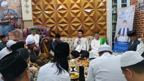Delapan Tahun Menanti, UAS Tepati Janji Silaturahmi ke Rumah Muhammad Alfian Arisa