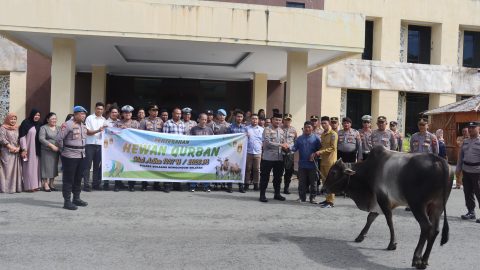 Salurkan 4 Hewan Kurban di 4 Masjid, Kapolres Bolsel Tekankan Keikhlasan dan Semangat Berbagi