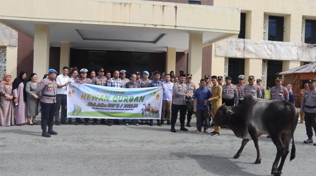 Salurkan 4 Hewan Kurban di 4 Masjid, Kapolres Bolsel Tekankan Keikhlasan dan Semangat Berbagi