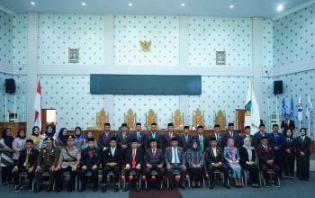 Wakil Ketua DPRD Bolsel, Ridwan Olii, bersama jajaran menghadiri perayaan HUT ke-19 Kabupaten Bolaang Mongondow Utara. Kehadiran ini menjadi wujud sinergi antarwilayah dan komitmen memperkuat hubungan kelembagaan di kawasan Bolaang Mongondow Raya.