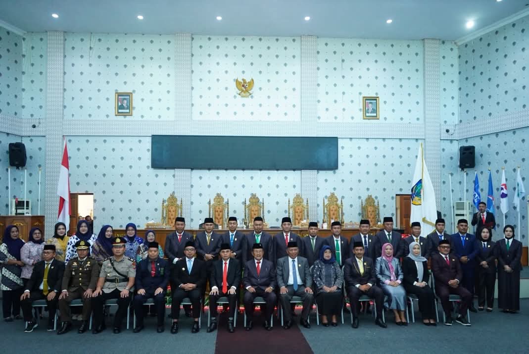 Wakil Ketua DPRD Bolsel, Ridwan Olii, bersama jajaran menghadiri perayaan HUT ke-19 Kabupaten Bolaang Mongondow Utara. Kehadiran ini menjadi wujud sinergi antarwilayah dan komitmen memperkuat hubungan kelembagaan di kawasan Bolaang Mongondow Raya.