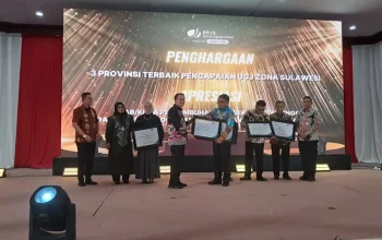 Sekdaprov Sulut Tahlis Gallang menerima penghargaan Universal Coverage Jaminan Sosial Ketenagakerjaan dari Kemendagri dan BPJS Ketenagakerjaan, menandai lahirnya Perda No.9/2022 sebagai tonggak perlindungan pekerja di Sulut.