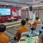 Sekdaprov Sulut Tahlis Gallang saat memberikan arahan dalam Forum Rekonsiliasi SBR di Manado. (Foto: Dok. Humas Pemprov Sulut)