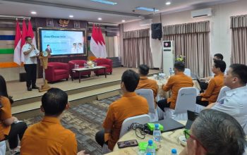 Sekdaprov Sulut Tahlis Gallang saat memberikan arahan dalam Forum Rekonsiliasi SBR di Manado. (Foto: Dok. Humas Pemprov Sulut)
