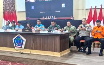 Sekretaris Provinsi Sulut Tahlis Gallang (tengah) saat memimpin Rakorwil persiapan kunjungan Presiden RI ke Pulau Miangas di Manado, Kamis (7/5/2026).