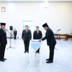 Gubernur Sulut Yulius Selvanus saat memimpin pelantikan Pejabat Pimpinan Tinggi Pratama di Wisma Negara Bumi Beringin, Manado, Senin (25/5/2026). (Foto: Dok. Humas Pemprov Sulut)