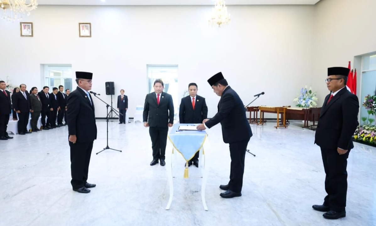Gubernur Sulut Yulius Selvanus saat memimpin pelantikan Pejabat Pimpinan Tinggi Pratama di Wisma Negara Bumi Beringin, Manado, Senin (25/5/2026). (Foto: Dok. Humas Pemprov Sulut)