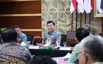 Wagub Victor Mailangkay, saat memaparkan visi investasi humanis dalam pertemuan RIRU 2026 di Manado, Kamis (21/5/2026). Foto: Diskominfo Sulut