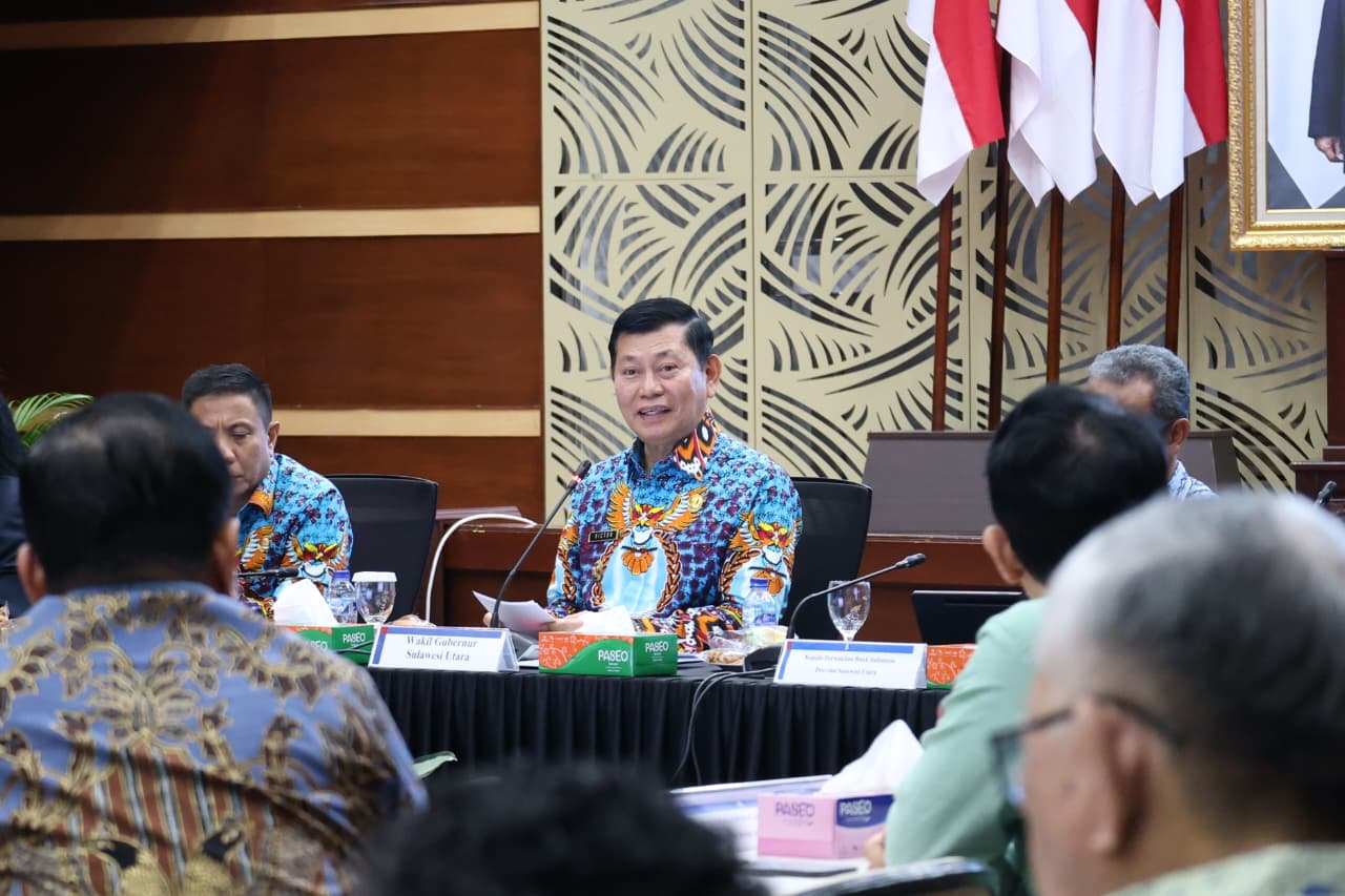 Wagub Victor Mailangkay, saat memaparkan visi investasi humanis dalam pertemuan RIRU 2026 di Manado, Kamis (21/5/2026). Foto: Diskominfo Sulut