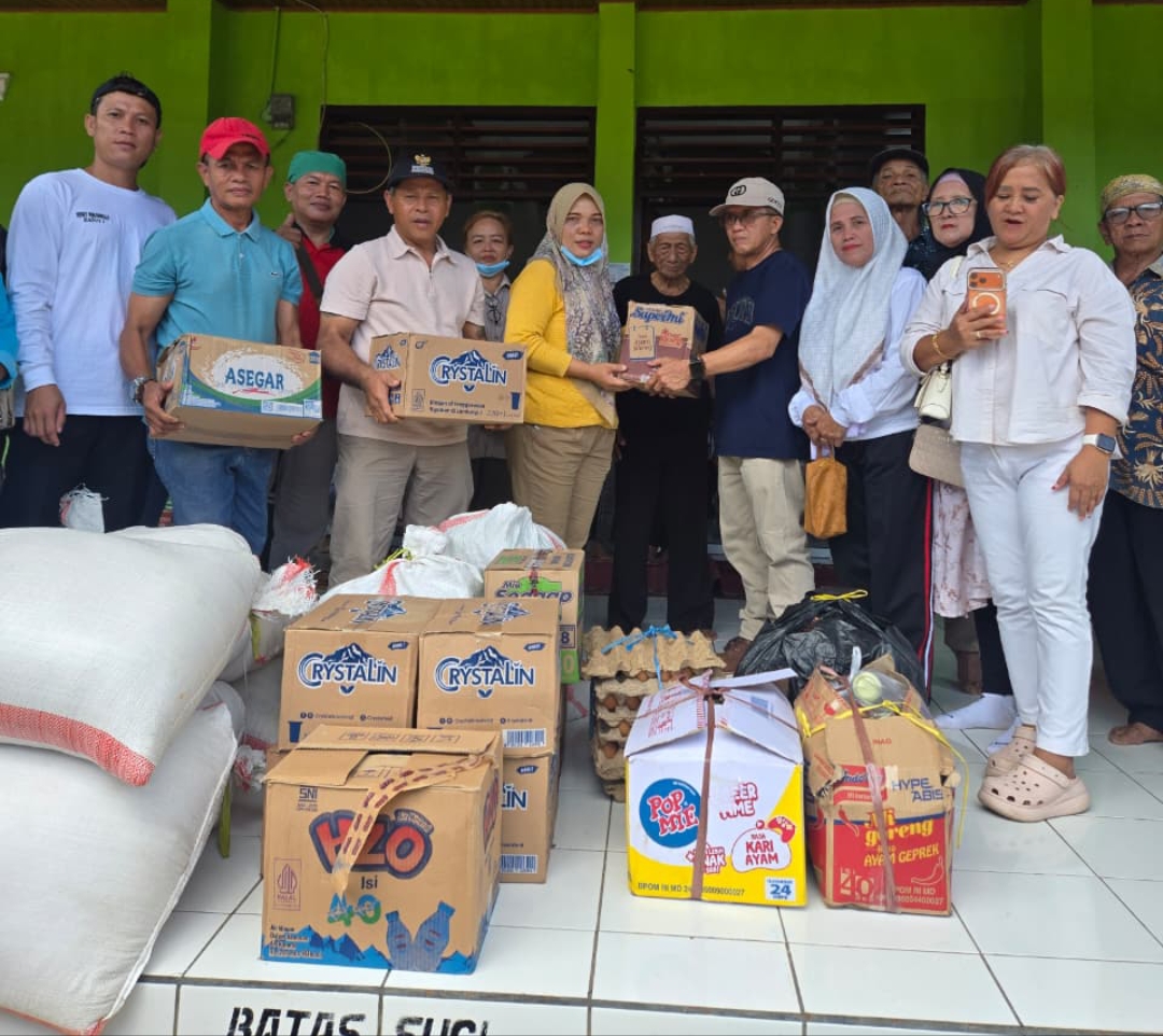 Pemdes Bulud bersama PT Hasil Karya Mandiri (HKM) menyalurkan bantuan berupa sembako, air bersih, dan kebutuhan pokok lainnya untuk warga Solimandungan Bersatu yang terdampak banjir bandang.