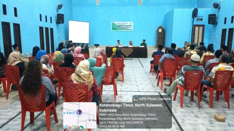 Suasana saat musyawarah khusus calon penerima BLT yang dipimpin Sangadi dan didampingi Ketua BPD.