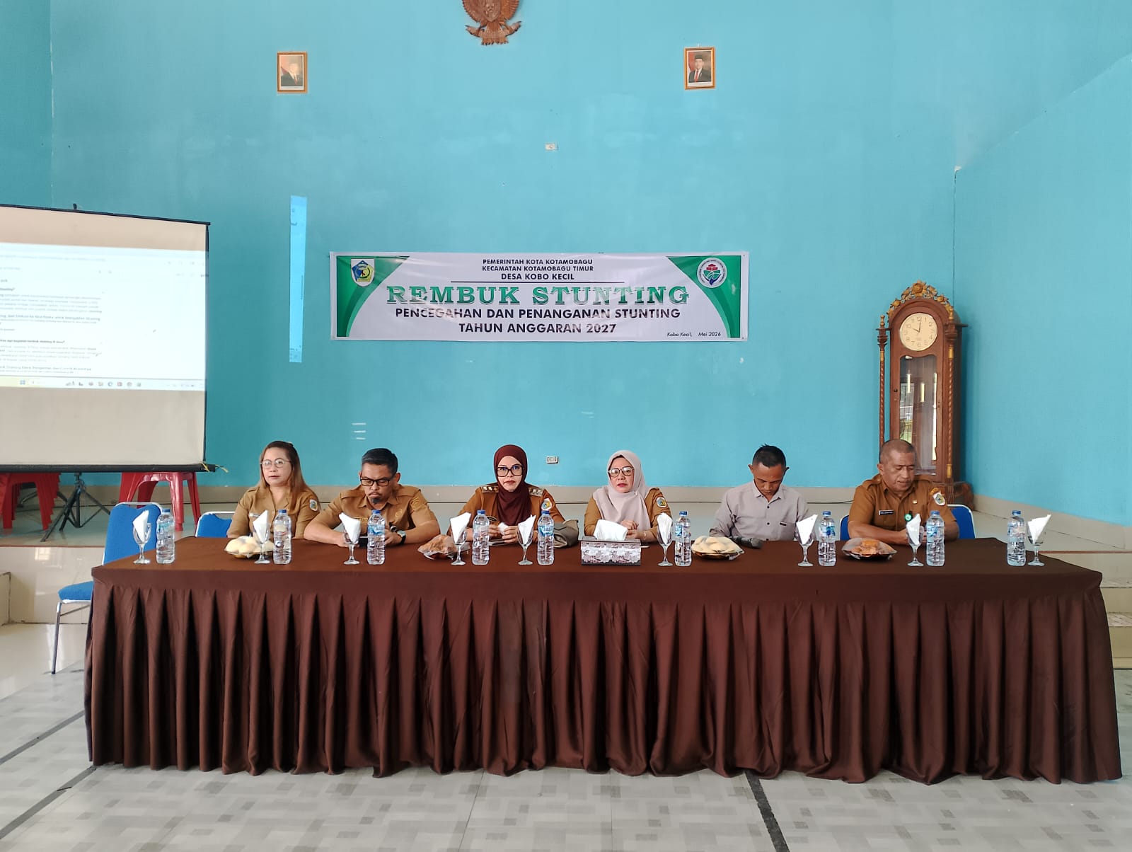 Suasana rembug stunting yang berlangsung di Balai Desa Kobo Kecil.