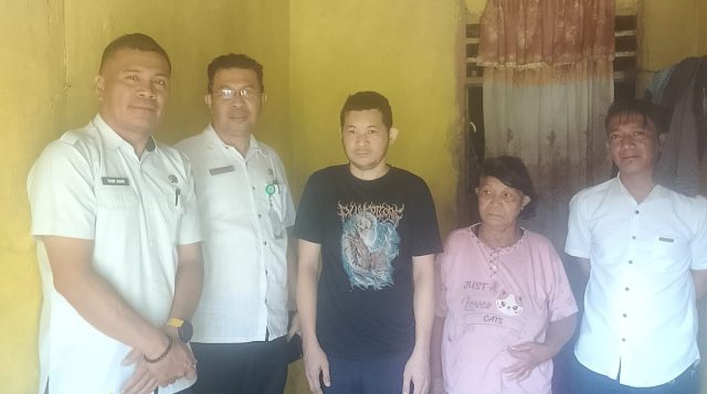 Dampingi Dinas Sosial, Perangkat Desa Kobo Kecil Masuk-Keluar Lorong