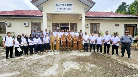 Foto bersama Pemda Kota Kotamobaagu bersama Pemdes Kobo Kecil pasca rapat evaluasi. (Foto: istimewa)