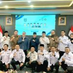 Foto bersama pengurus DPP Apdesi dengan Menko Pangan Zulkifli Hasan, Mendes Yandri Susanto, Sekjen Kemendagri. Foto: Ist
