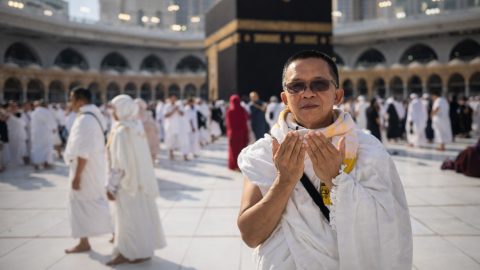 Wujud Syukur Roni Hamim: Tiga Kali Injakkan Kaki di Tanah Suci dan Terus Berkontribusi bagi Kampung Halaman
