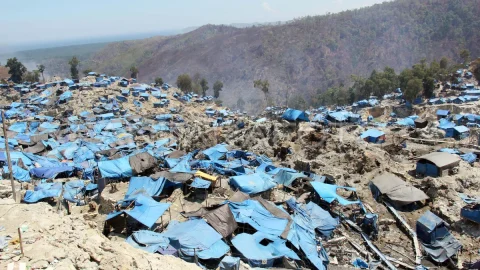 Operasi Besar Gunung Botak: 16 WNA China Diamankan, TNI Bongkar Praktik Prostitusi di Lokasi Tambang