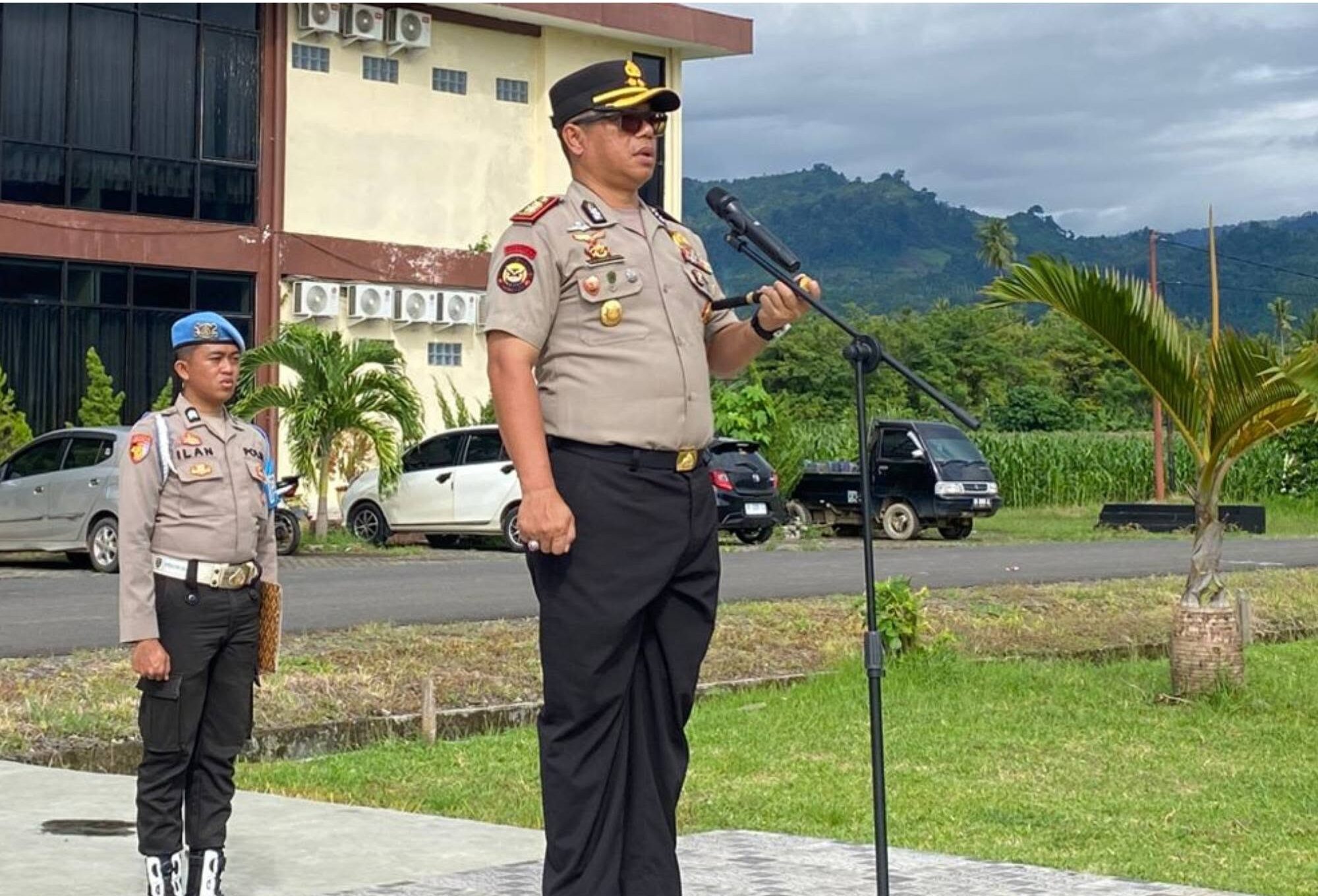 Kapolres Boltim AKBP Golfried Hasiholan Pakpahan memberikan arahan integritas dan larangan judol kepada personel Polres Boltim, Senin (8/6/2026).