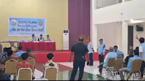 Suasana Muswil BKPRMI Sulut: Forum berlangsung hingga tengah malam dengan perdebatan sengit soal penafsiran “50 persen plus satu”.