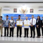 Sinergi Hukum: Kepala Kejari Kotamobagu Tasjrifin M. A. Halim bersama Bupati Boltim Oskar Manoppo menandatangani MoU Datun sebagai langkah preventif menjaga aset dan keuangan daerah, Jumat (12/6/2026).