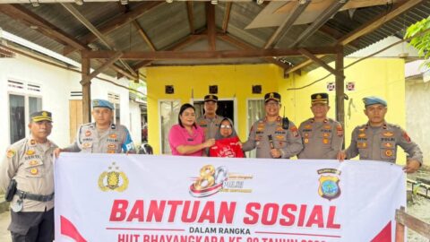 Sambut Hari Bhayangkara ke-80, Kapolres Boltim Salurkan Bansos Serentak di Tutuyan