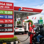 Petugas SPBU Pertamina melayani pengendara motor saat penyesuaian harga BBM mulai berlaku 1 Juni 2026. Penurunan terjadi pada produk diesel seperti Dexlite dan Pertamina Dex, sementara Pertamax Turbo mengalami kenaikan harga.