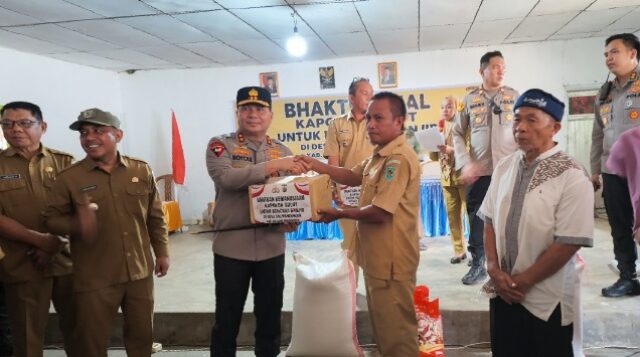 Kapolda Sulut Salurkan Bantuan untuk 181 KK Korban Bencana di Bolmong