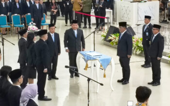 Gubernur Yulius Rombak 134 Pejabat Pemprov Sulut, Ini Daftarnya 3 Gubernur Yulius Selvanus (kanan depan), saat memimpin upacara pengambilan sumpah dan pelantikan 134 pejabat eselon III dan IV di lingkungan Pemprov Sulut yang berlangsung khidmat di Aula Mapalus Kantor Gubernur, Manado, Kamis (11/6/2026).