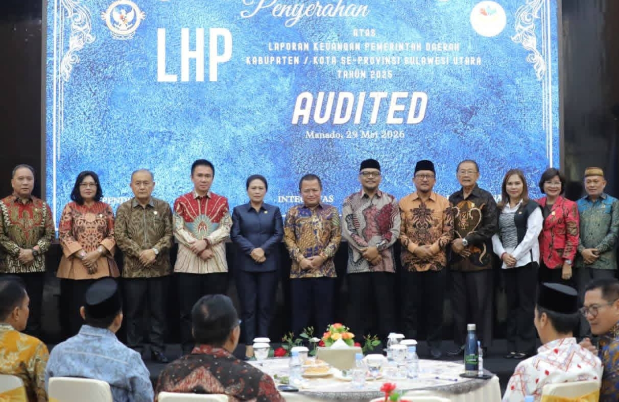 Wali Kota Weni Gaib bersama Ketua DPRD Adrianus Mokoginta menerima LHP LKPD 2025 dari BPK RI Sulut, bukti komitmen transparansi dan akuntabilitas pengelolaan keuangan daerah. Foto: Humas DPRD Kotamobagu